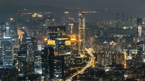 深圳中康路如何?夜幕下的霓虹闪烁，映照着这座城市的繁华与静谧。